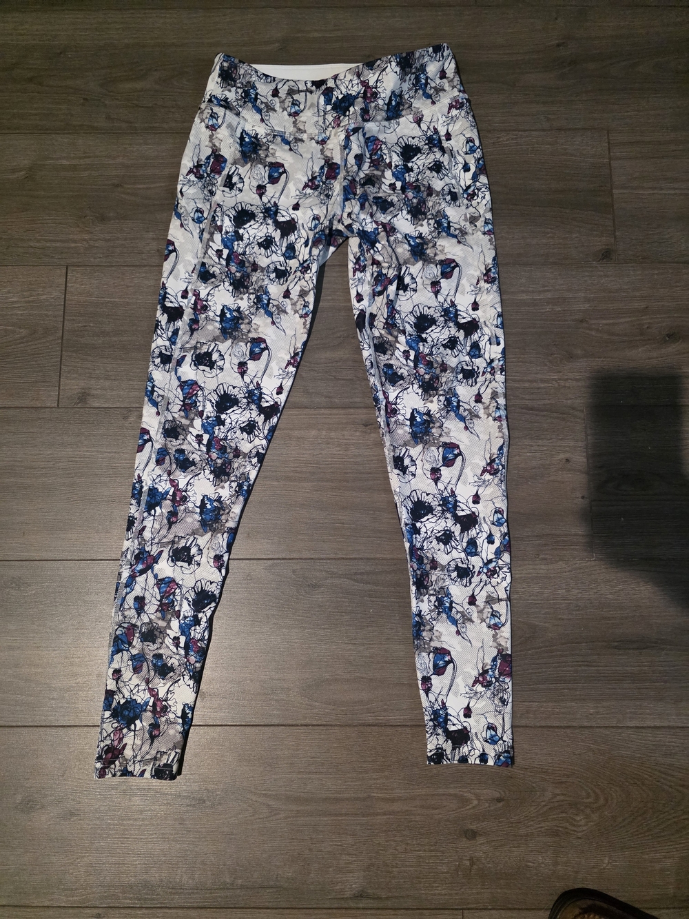 Oakley Hydrolix White Floral-Print Leggings with Blue and Purple Accents